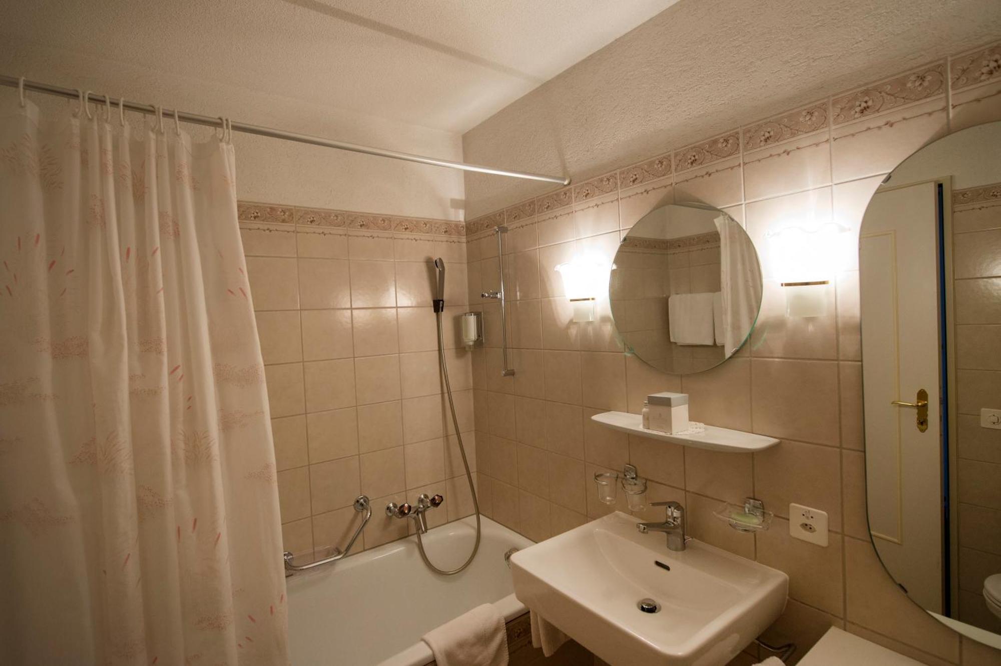Romantik Hotel & Restaurant Sternen Kriegstetten Room photo